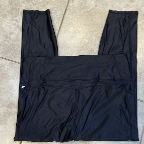 NWT! Fabletics Oasis Purelux High Waisted Shine 7/8 Leggings Black Pockets - Picture 9 of 9